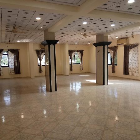 Grand Galaxy Hotel Krishna นาชิก ภายนอก รูปภาพ