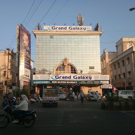Grand Galaxy Hotel Krishna นาชิก ภายนอก รูปภาพ